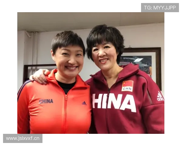 杨昊训练完直接去接娃，球衣都没换