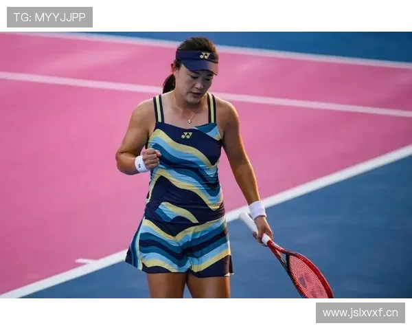 朱琳家的冰箱里塞满蛋白粉，连饮料都按克称着喝